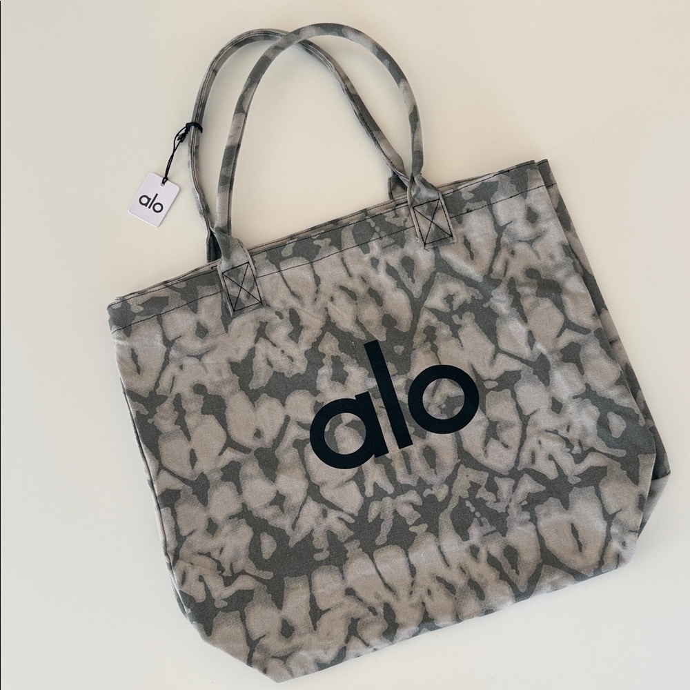 ALO Yoga Tote - Picture 3 of 5